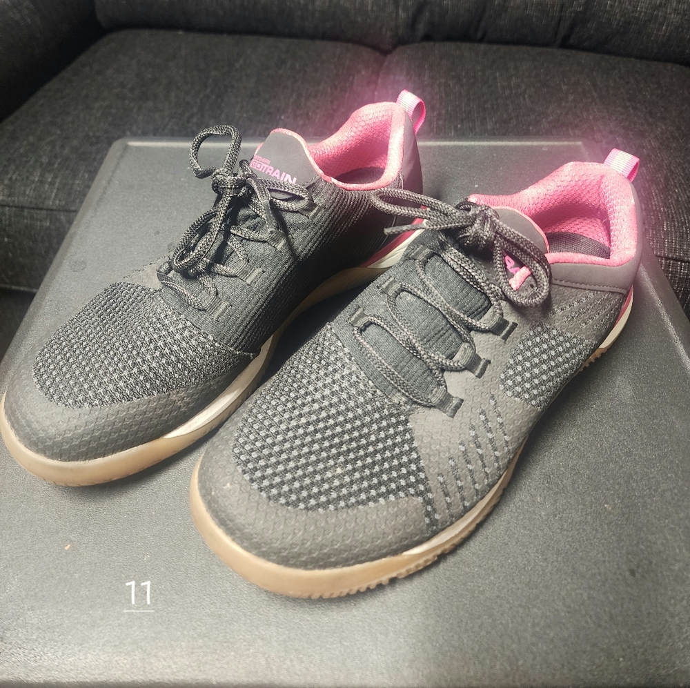Sketchers GoTrain